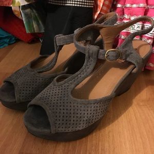 Crown Vintage Gray Suede Wedge Sandals 7